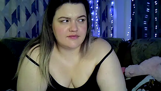 Snapshot of AnitaWillias chatting on 10-28-25, 02:31 AnitaWillias online show from 10-28-25, 02:31