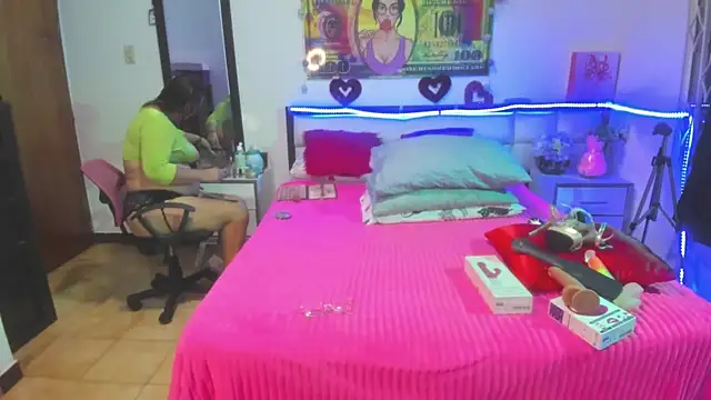 Snapshot of karenmilf_4 chatting on 12-11-24, 03:02 karenmilf 4 online show from 12-11-24, 03:02