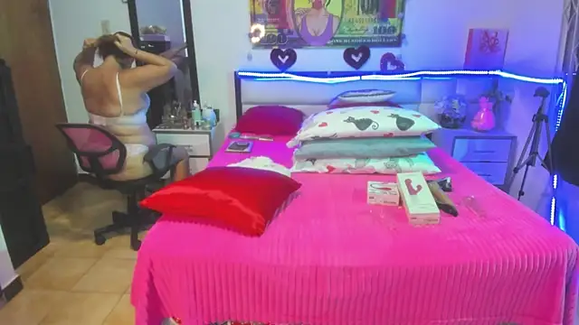 Snapshot of karenmilf_4 chatting on 12-12-24, 02:59 karenmilf 4 online show from 12-12-24, 02:59