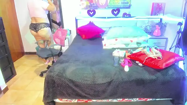 Snapshot of karenmilf_4 chatting on 12-21-24, 03:03 karenmilf 4 online show from 12-21-24, 03:03