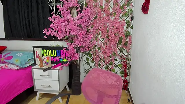 Snapshot of karenmilf_4 chatting on 09-14-25, 04:22 karenmilf 4 online show from 09-14-25, 04:22