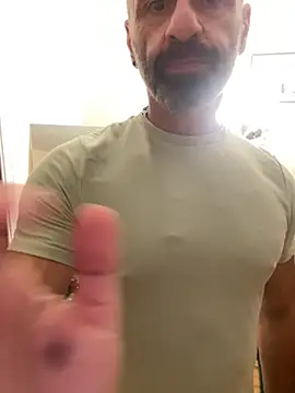 Snapshot of DaddySnowXX chatting on 09-21-25, 05:20 DaddySnowXX online show from 09-21-25, 05:20