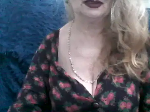 Snapshot of CarlyTreat chatting on 12-12-24, 05:15 CarlyTreat online show from 12-12-24, 05:15