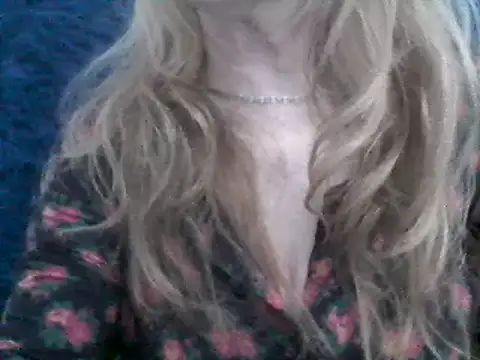 Snapshot of CarlyTreat chatting on 12-21-24, 06:34 CarlyTreat online show from 12-21-24, 06:34