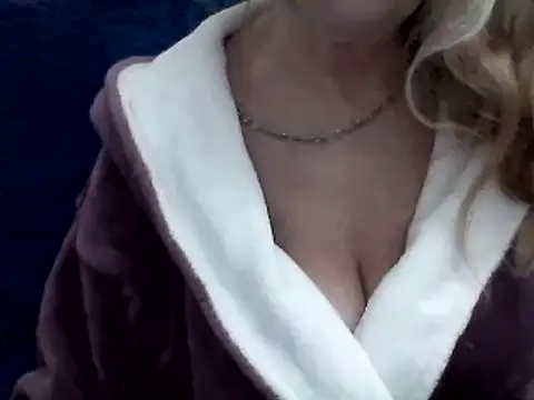 Snapshot of CarlyTreat chatting on 01-03-25, 12:19 CarlyTreat online show from 01-03-25, 12:19