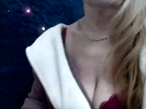 Snapshot of CarlyTreat chatting on 01-05-25, 05:41 CarlyTreat online show from 01-05-25, 05:41