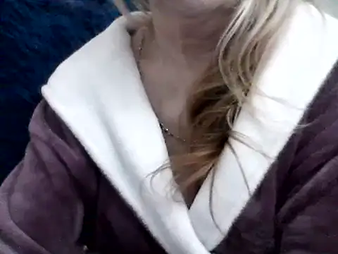 Snapshot of CarlyTreat chatting on 01-11-25, 05:18 CarlyTreat online show from 01-11-25, 05:18