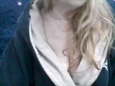 Snapshot of CarlyTreat chatting on 01-18-25, 12:57 CarlyTreat online show from 01-18-25, 12:57