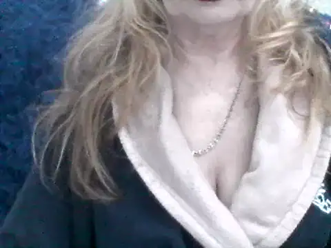 Snapshot of CarlyTreat chatting on 01-21-25, 02:59 CarlyTreat online show from 01-21-25, 02:59