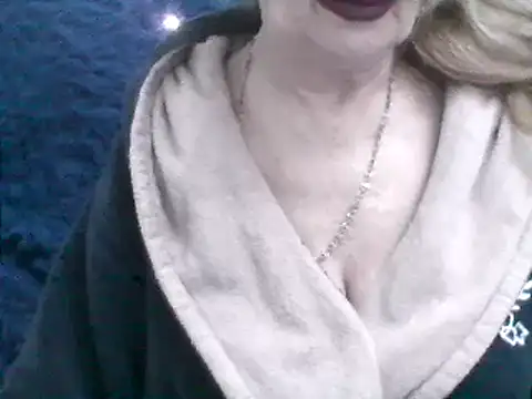 Snapshot of CarlyTreat chatting on 01-25-25, 01:30 CarlyTreat online show from 01-25-25, 01:30