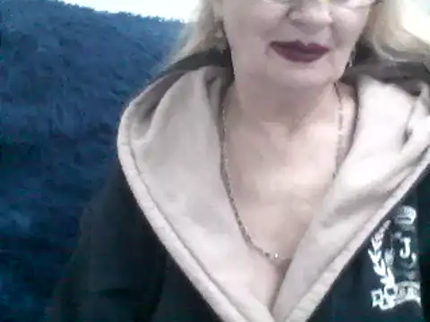 Snapshot of CarlyTreat chatting on 02-08-25, 05:50 CarlyTreat online show from 02-08-25, 05:50