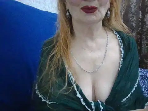 Snapshot of CarlyTreat chatting on 09-19-25, 03:24 CarlyTreat online show from 09-19-25, 03:24