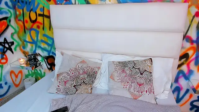 Snapshot of Liana_Bernocchi chatting on 12-20-25, 08:27 Liana Bernocchi online show from 12-20-25, 08:27