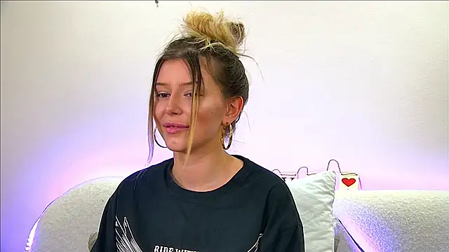 LiliaBianka online show from 02-17-25, 01:10