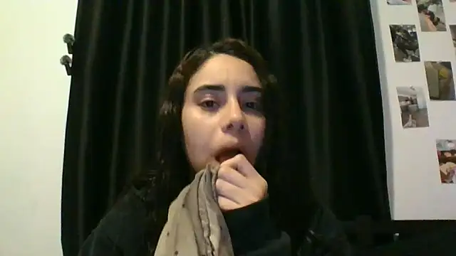 Snapshot of catrinasexy19 chatting on 03-20-25, 10:29 catrinasexy19 online show from 03-20-25, 10:29