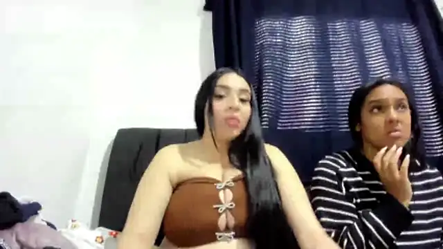 Snapshot of EmmaHole_ chatting on 05-16-26, 09:13 EmmaHole online show from 05-16-26, 09:13