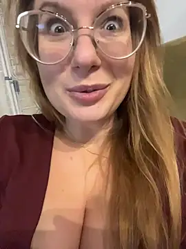 Snapshot of Vanilladreams chatting on 12-14-25, 11:53 Vanilladreams online show from 12-14-25, 11:53