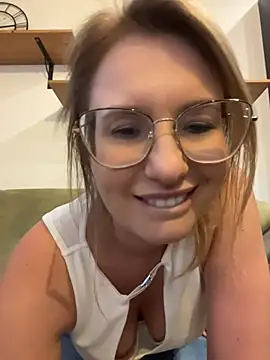 Snapshot of Vanilladreams chatting on 06-14-26, 06:54 Vanilladreams online show from 06-14-26, 06:54