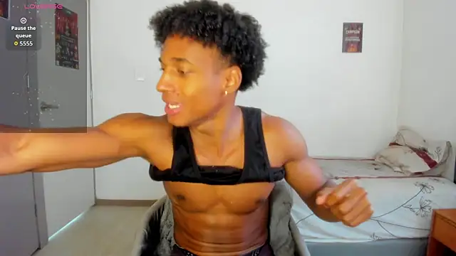 Snapshot of Malkongarcia chatting on 09-15-25, 05:35 Malkongarcia online show from 09-15-25, 05:35