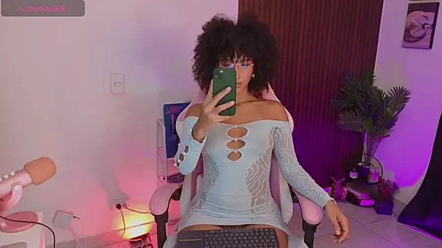 Snapshot of mulata_1ch chatting on 05-17-26, 01:58 mulata 1ch online show from 05-17-26, 01:58