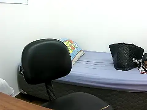 Snapshot of Morenatranss chatting on 02-26-25, 11:26 Morenatranss online show from 02-26-25, 11:26