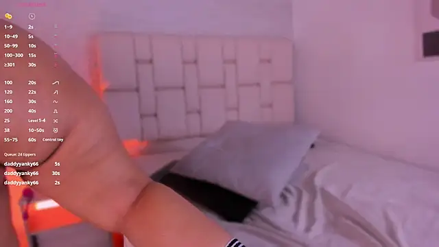 Snapshot of iara_martinez chatting on 02-23-25, 02:35 iara martinez online show from 02-23-25, 02:35