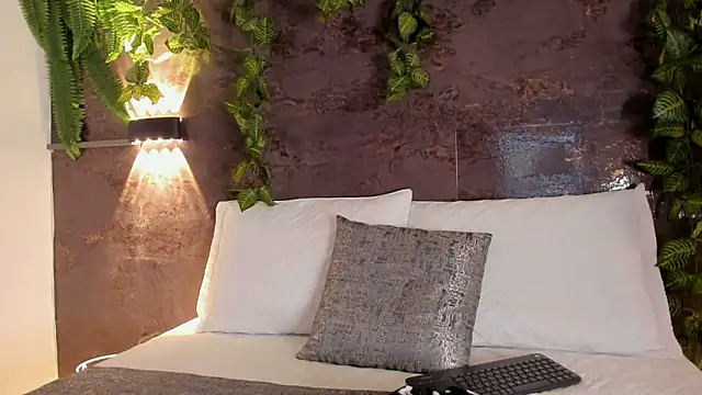 emily hunter12 online show from 04-11-26, 12:53