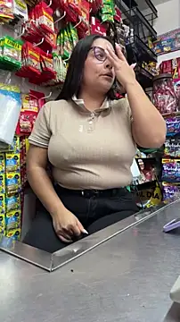 Snapshot of Sol_biglips chatting on 12-03-25, 08:29 Sol biglips online show from 12-03-25, 08:29