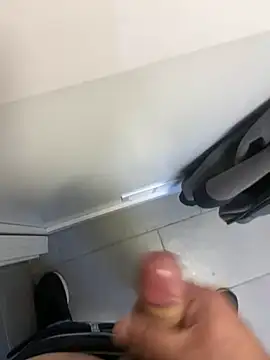 Snapshot of _themask_ chatting on 12-15-24, 01:32 themask online show from 12-15-24, 01:32