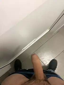 Snapshot of _themask_ chatting on 12-30-24, 08:15 themask online show from 12-30-24, 08:15