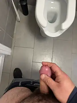 Snapshot of _themask_ chatting on 02-20-25, 04:36 themask online show from 02-20-25, 04:36