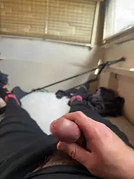 Snapshot of _themask_ chatting on 02-28-25, 12:42 themask online show from 02-28-25, 12:42