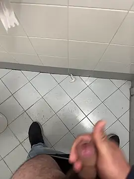 Snapshot of _themask_ chatting on 10-21-25, 01:45 themask online show from 10-21-25, 01:45