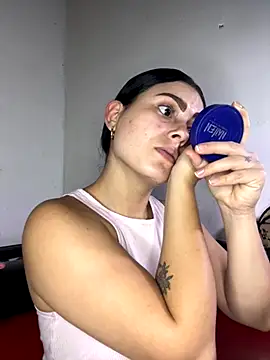 Snapshot of Azuna25 chatting on 10-22-25, 03:34 Azuna25 online show from 10-22-25, 03:34