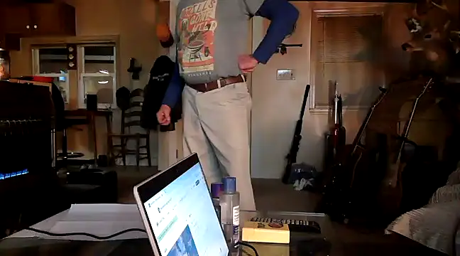 Snapshot of Bramro409 chatting on 01-26-25, 02:14 Bramro409 online show from 01-26-25, 02:14