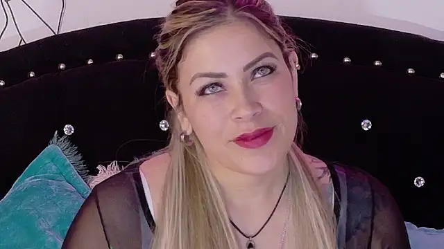 Snapshot of Natalia_Montoya chatting on 09-10-25, 02:22 Natalia Montoya online show from 09-10-25, 02:22