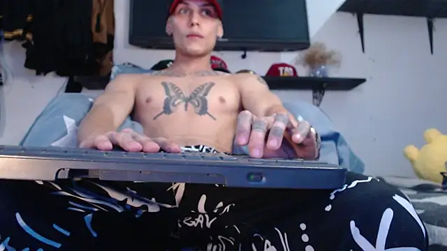 Snapshot of bix_couples chatting on 03-02-26, 12:13 bix couples online show from 03-02-26, 12:13