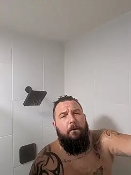 Snapshot of beardedbeasty86 chatting on 10-15-25, 10:59 beardedbeasty86 online show from 10-15-25, 10:59