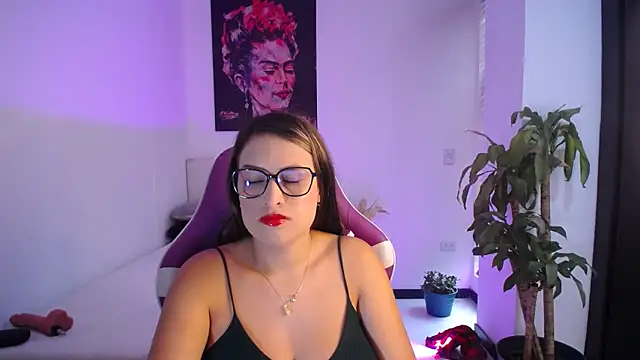 esmeraldaa230 online show from 10-30-25, 07:47