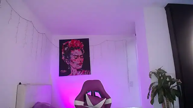 esmeraldaa230 online show from 12-19-25, 08:27