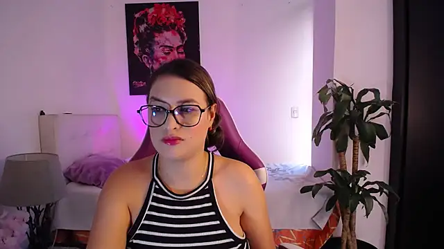 esmeraldaa230 online show from 02-18-26, 07:32