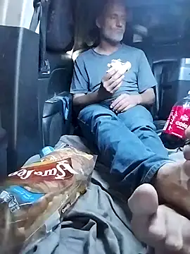 Snapshot of FloppyPickle4u chatting on 02-06-25, 09:06 FloppyPickle4u online show from 02-06-25, 09:06