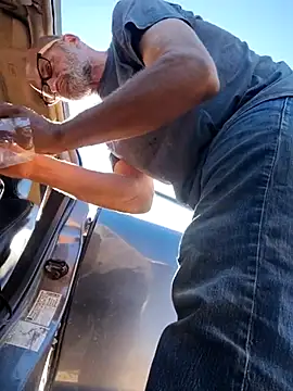 Snapshot of FloppyPickle4u chatting on 02-15-25, 06:33 FloppyPickle4u online show from 02-15-25, 06:33