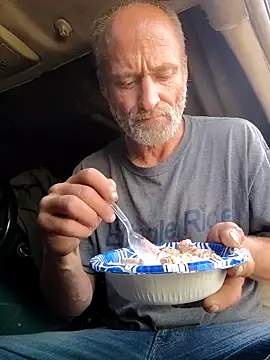 Snapshot of FloppyPickle4u chatting on 02-16-25, 07:05 FloppyPickle4u online show from 02-16-25, 07:05