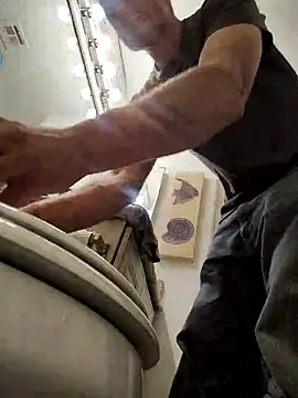 Snapshot of FloppyPickle4u chatting on 02-21-25, 01:55 FloppyPickle4u online show from 02-21-25, 01:55