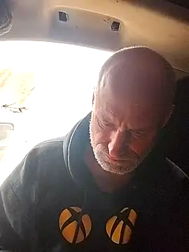 Snapshot of FloppyPickle4u chatting on 03-06-25, 12:32 FloppyPickle4u online show from 03-06-25, 12:32