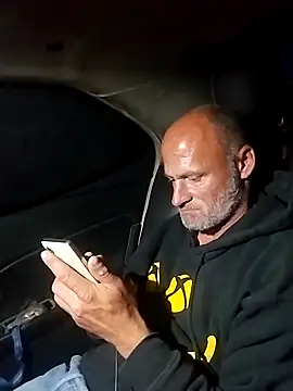 Snapshot of FloppyPickle4u chatting on 03-13-25, 03:33 FloppyPickle4u online show from 03-13-25, 03:33