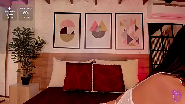 LunaRuso online show from 11-24-25, 07:57