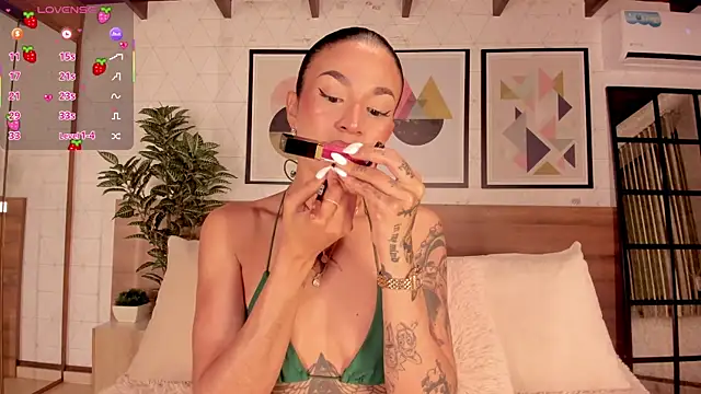 LunaRuso online show from 02-19-26, 07:32