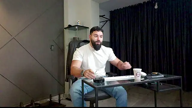 Snapshot of mattmasterss chatting on 12-20-24, 03:58 mattmasterss online show from 12-20-24, 03:58